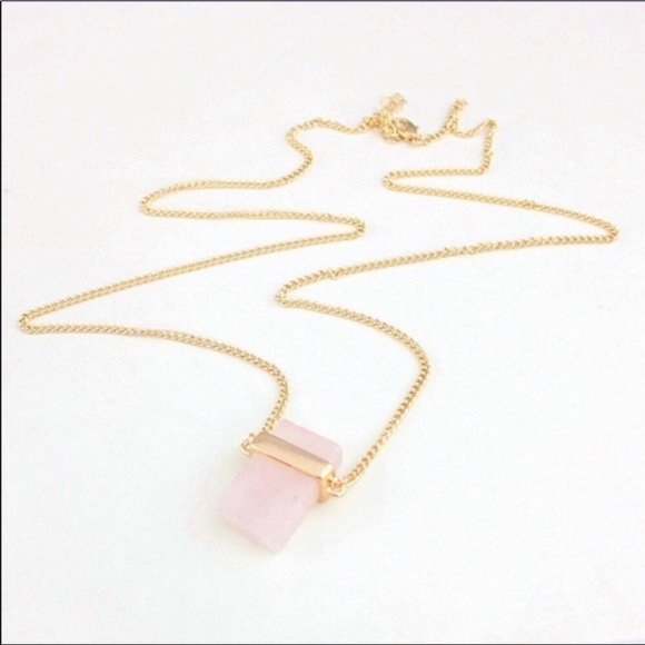 Jewelry - 🎉HP🎉Rose Quartz Crystal Stone Necklace